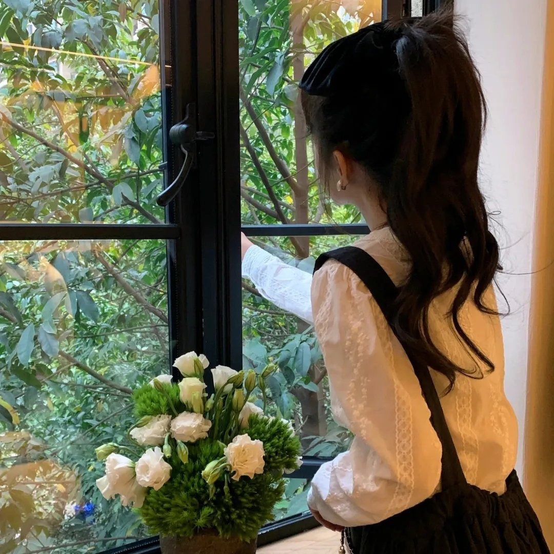 明艳美人家属院带娃，硬汉兵哥霸道宠